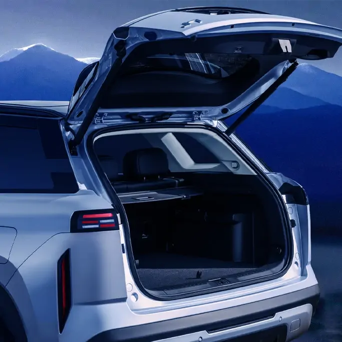 Vue avant du Jaecoo 7, SUV moderne au style robuste