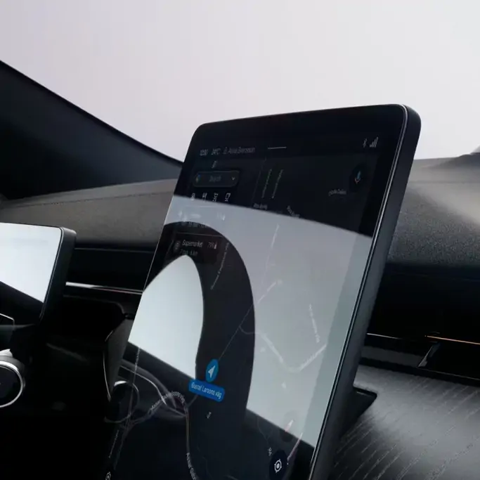 Écran tactile du Polestar 3 affichant la navigation