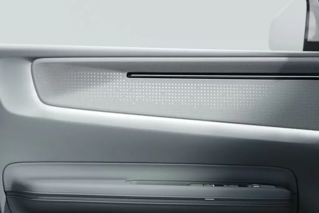 Profil latéral du Polestar 4 mettant en avant sa silhouette de SUV coupé