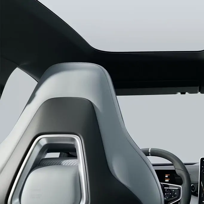 Vue latérale du Polestar 4 montrant son design coupé distinctif