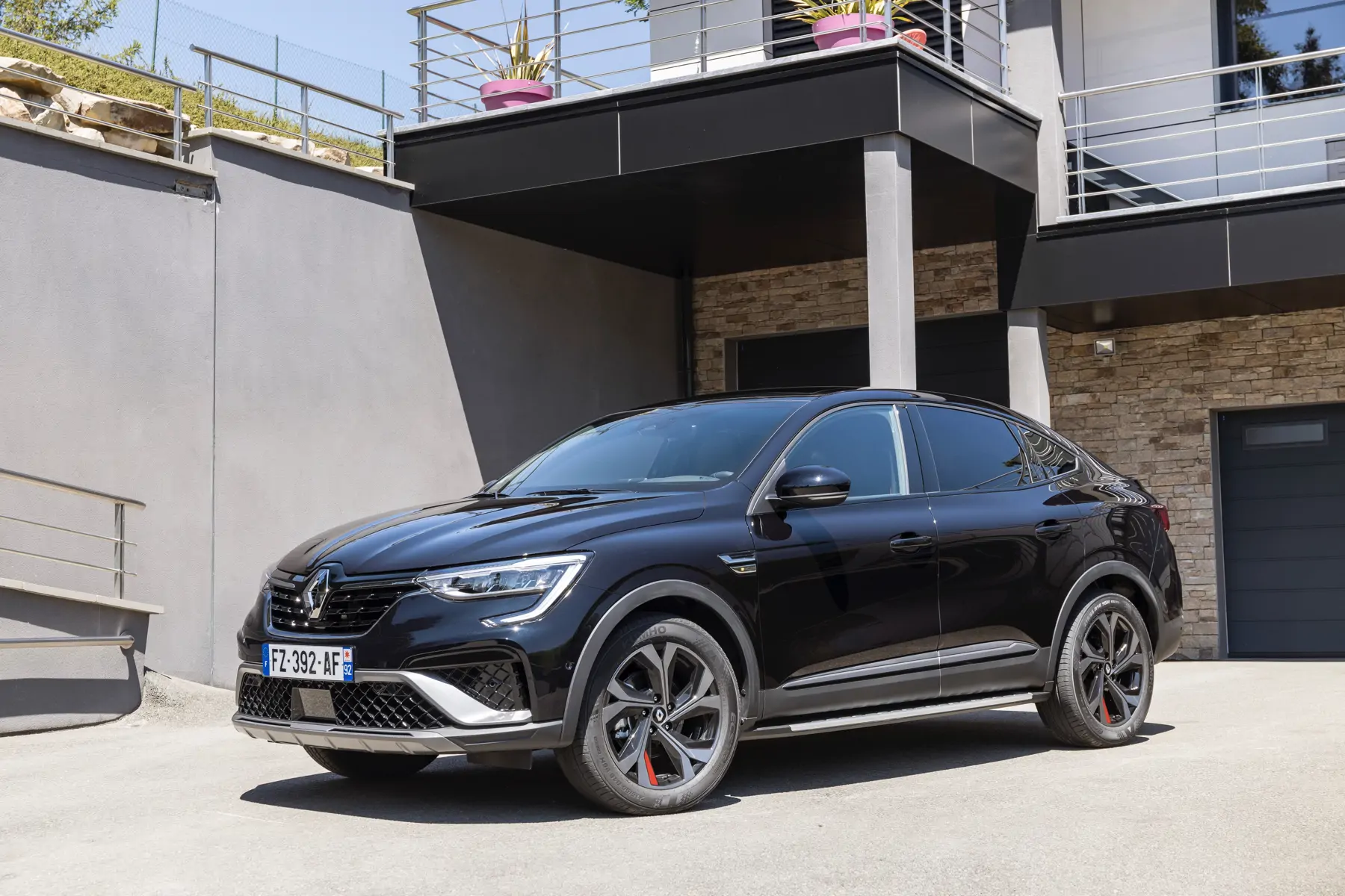 renault-arkana-e-tech-hybride-suv-coupe-design-sportif-et-technologie-e-tech