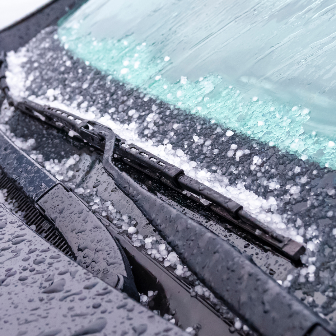 Essui glaces voiture en hiver