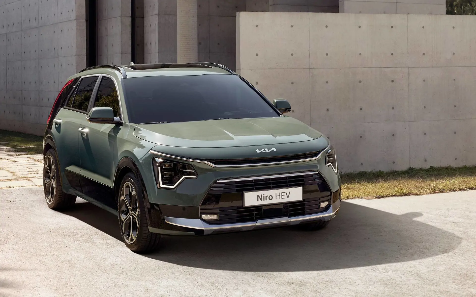 kia-niro-hybride-suv-compact-habitabilite-familiale-consommation-basse