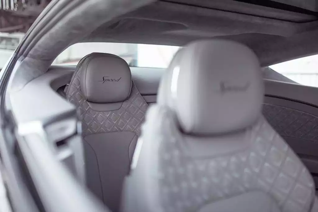 Gros plan sur les sièges de la Bentley Continental GT Speed Coupé W12