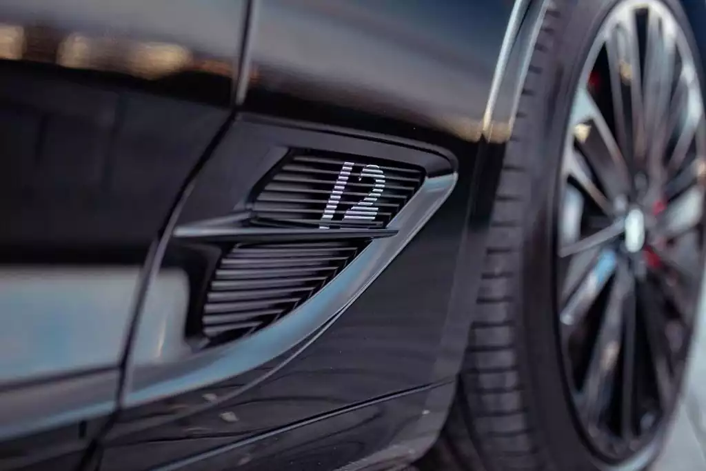 Gros plan sur la Bentley Continental GT Speed Coupé W12 à Genève