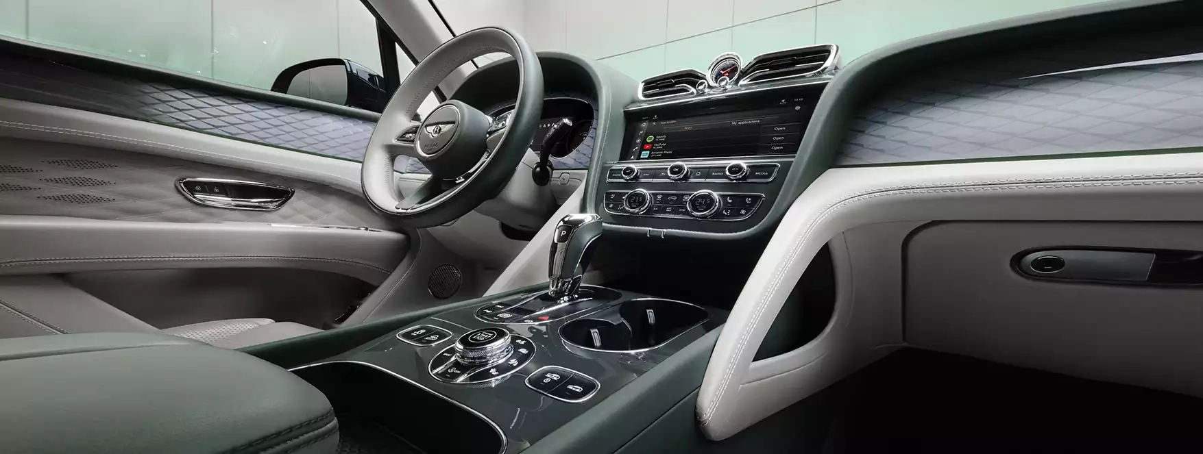 vue intéreiur dela Bentley Bentayga EWB Atelier Edition Groupe Chevalley