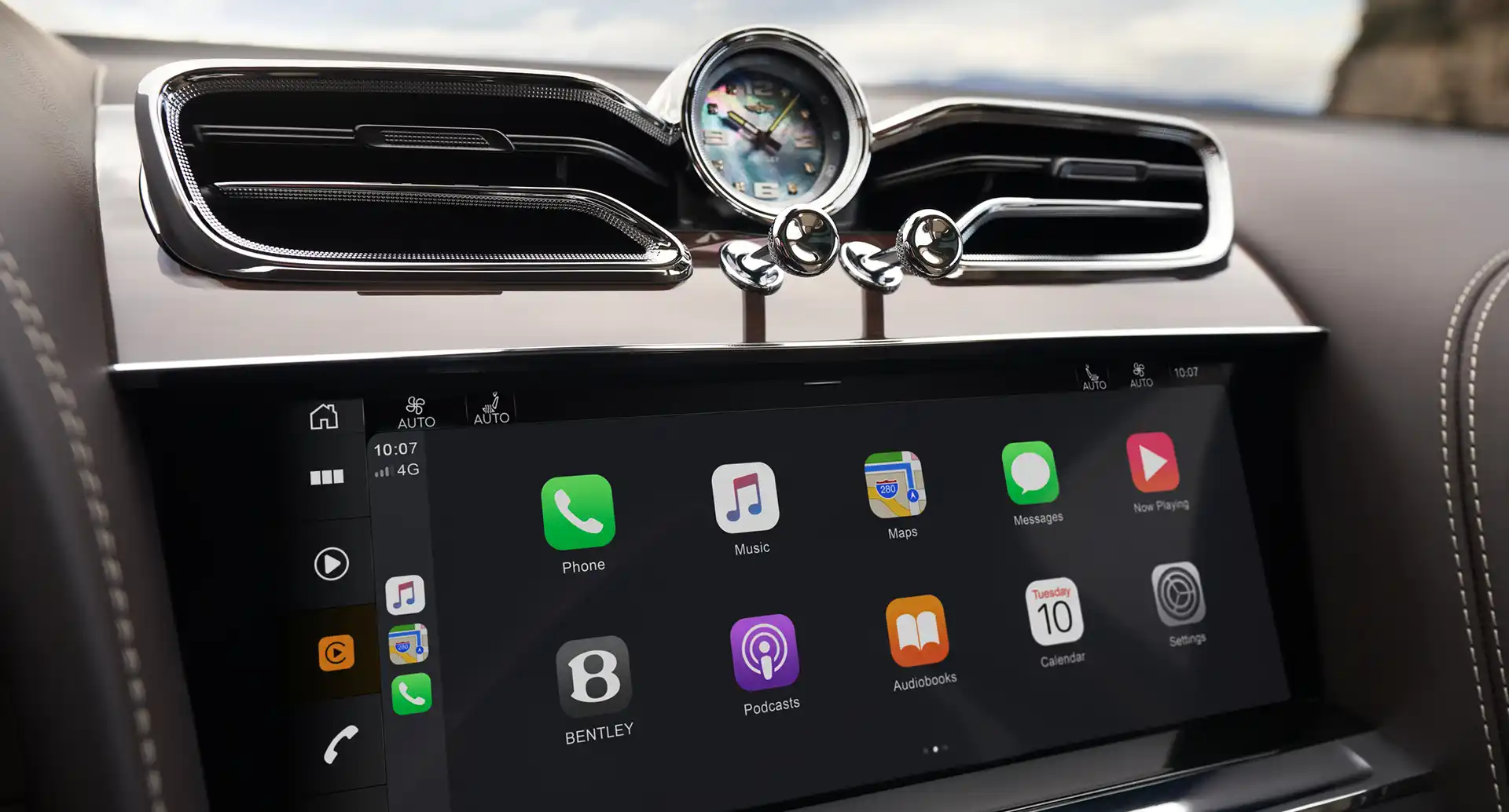 =planche de bord et écran digital du Bentley Bentayga Groupe Chevalley