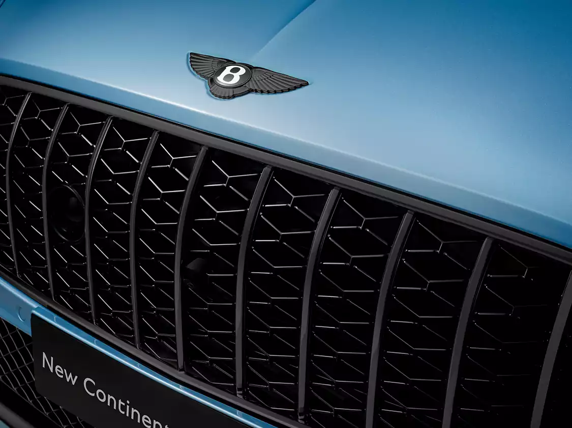 Calandre de la Continental GTC Azure