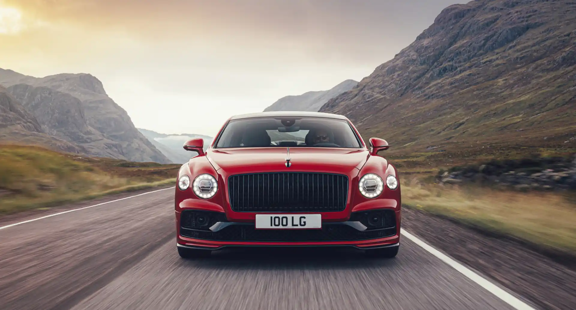 Bentley Flying Spur V8 de face sur route