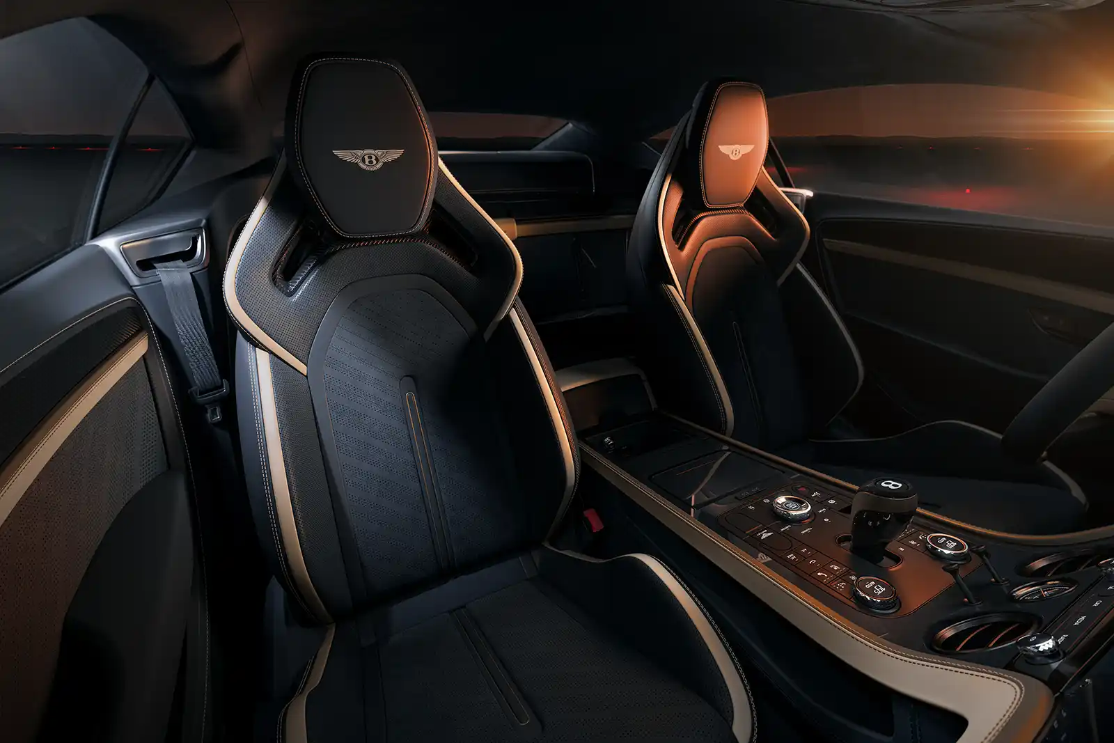 Vue intérieurs et sièges baquets de la Supersports 2025