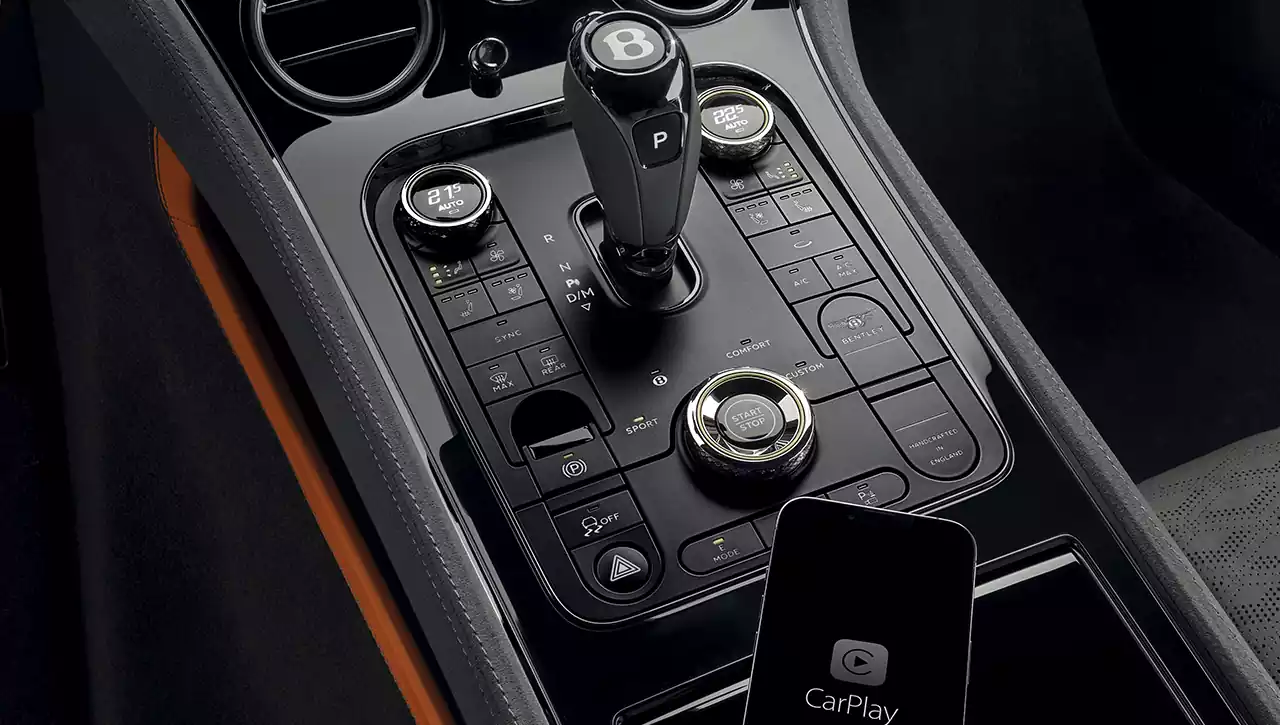 commandes et levier de vitesse de la GTC Speed cabriolet Groupe Chevalley