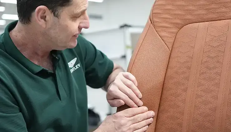Réparation des cuirs de votre Bentley à Genève