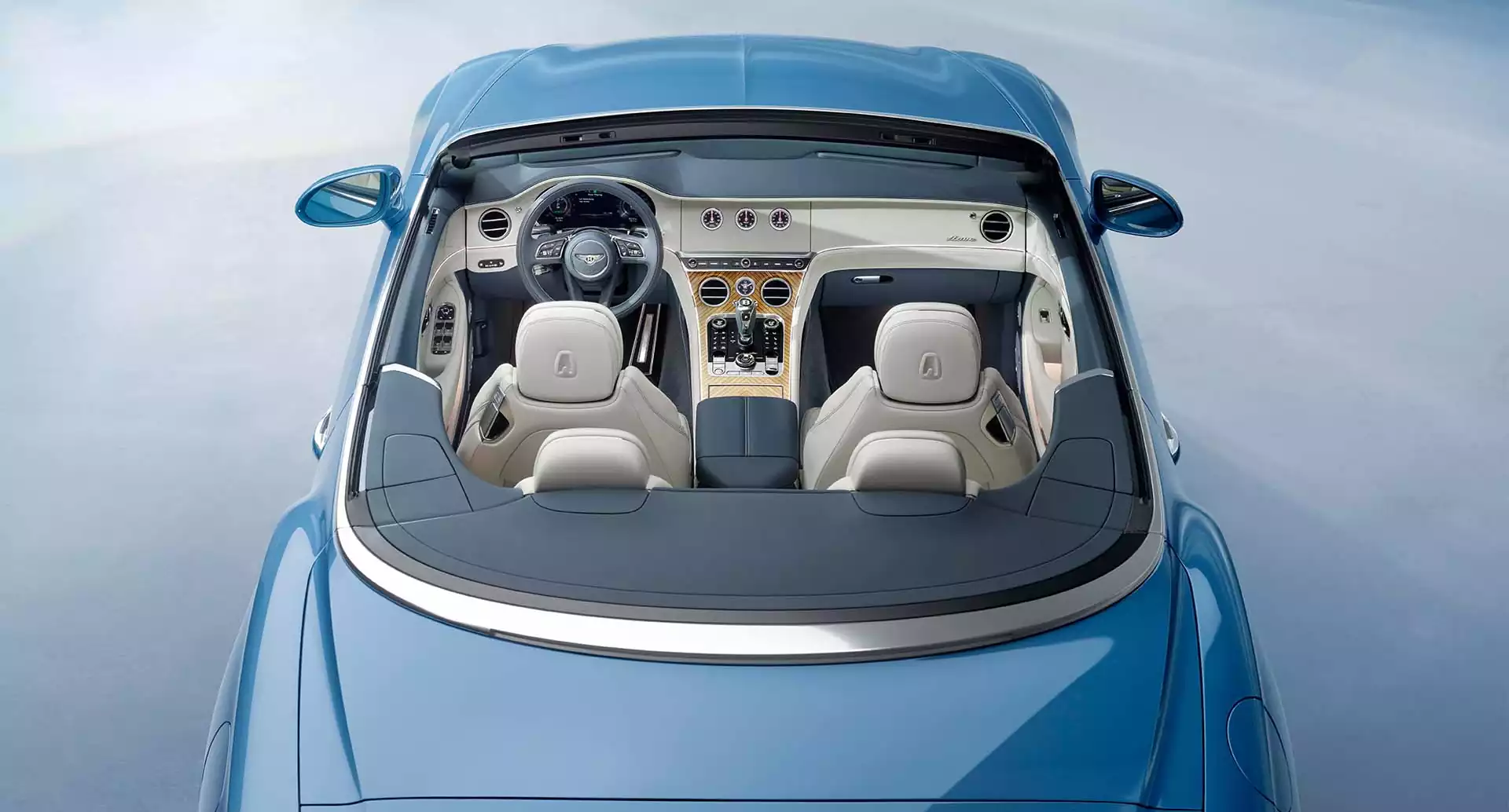 vue du dessus de la bentley continental GTC azure