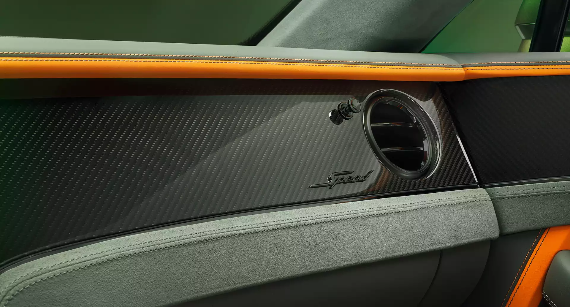 détail tableau de bord de la Bentley continental GT 2025