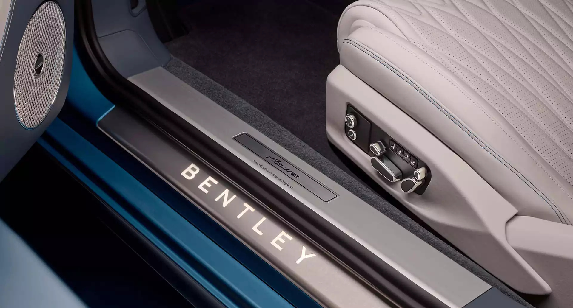 =détail des sièges luxueux de la Bentley Continental GT Azure