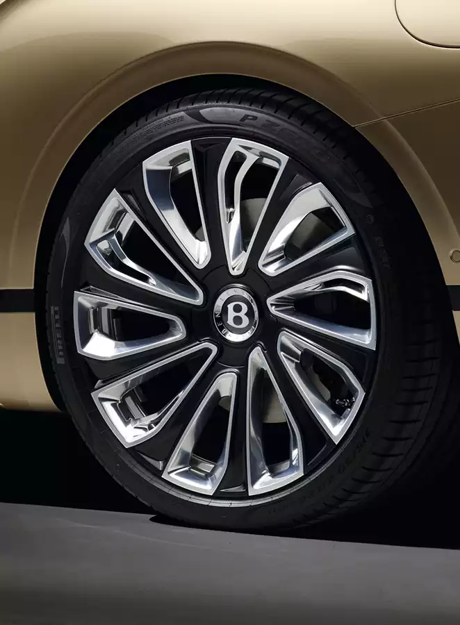 Détails sur les jantes et suspension de la Bentley GT Mulliner