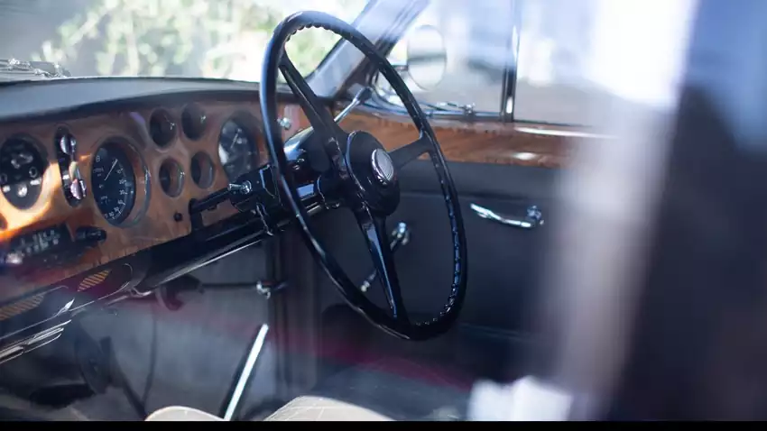 Remise en route de votre véhicule ancien chez Bentley Genève