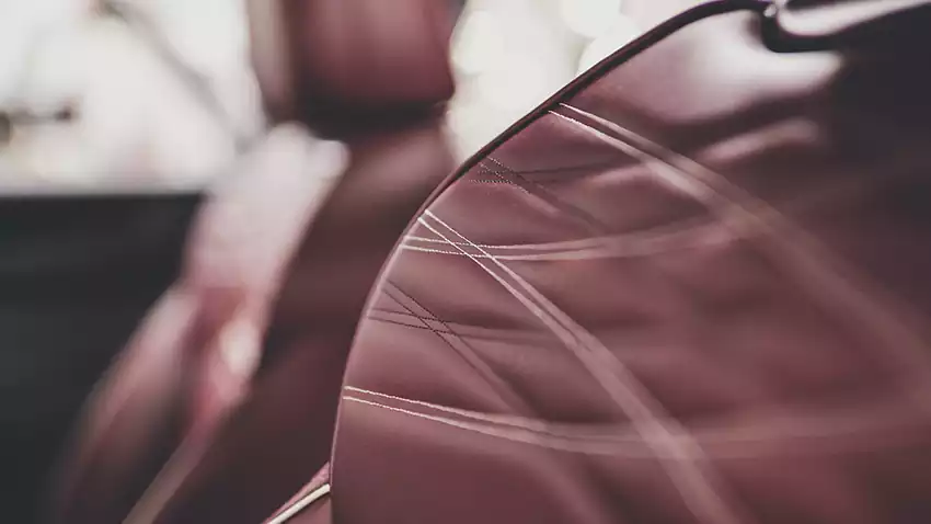 Réparation et rénovation de la sellerie de véhicule de collection chez Bentley Genève