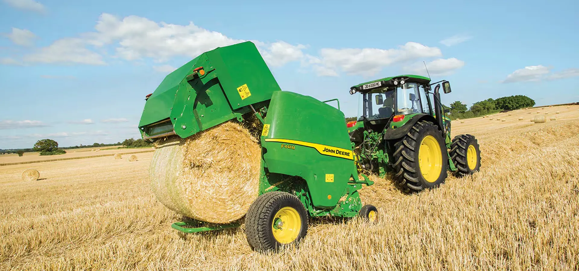 banniere-john-deere-f441m.webp
