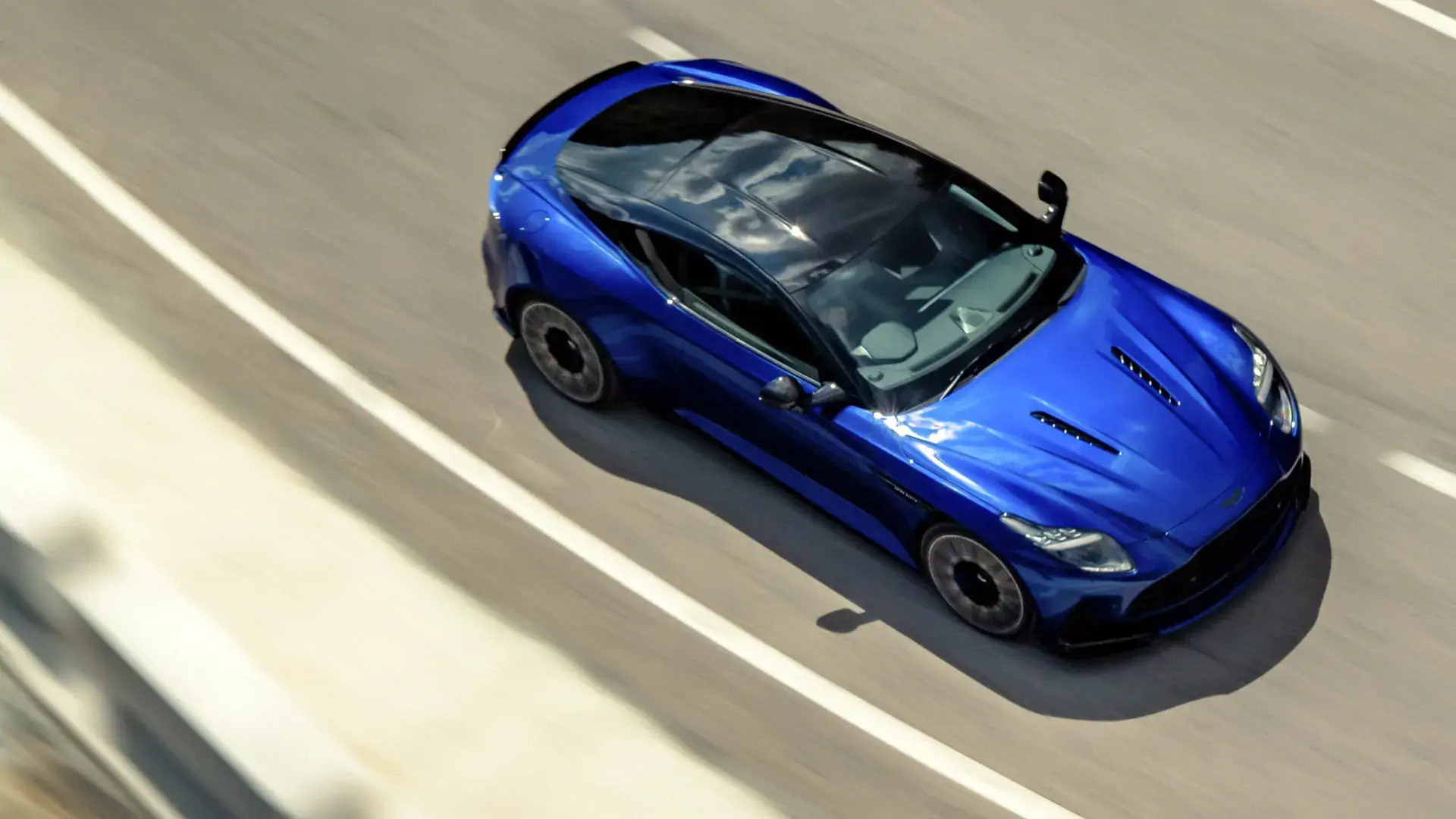 Banniere Aston Martin DB12 S