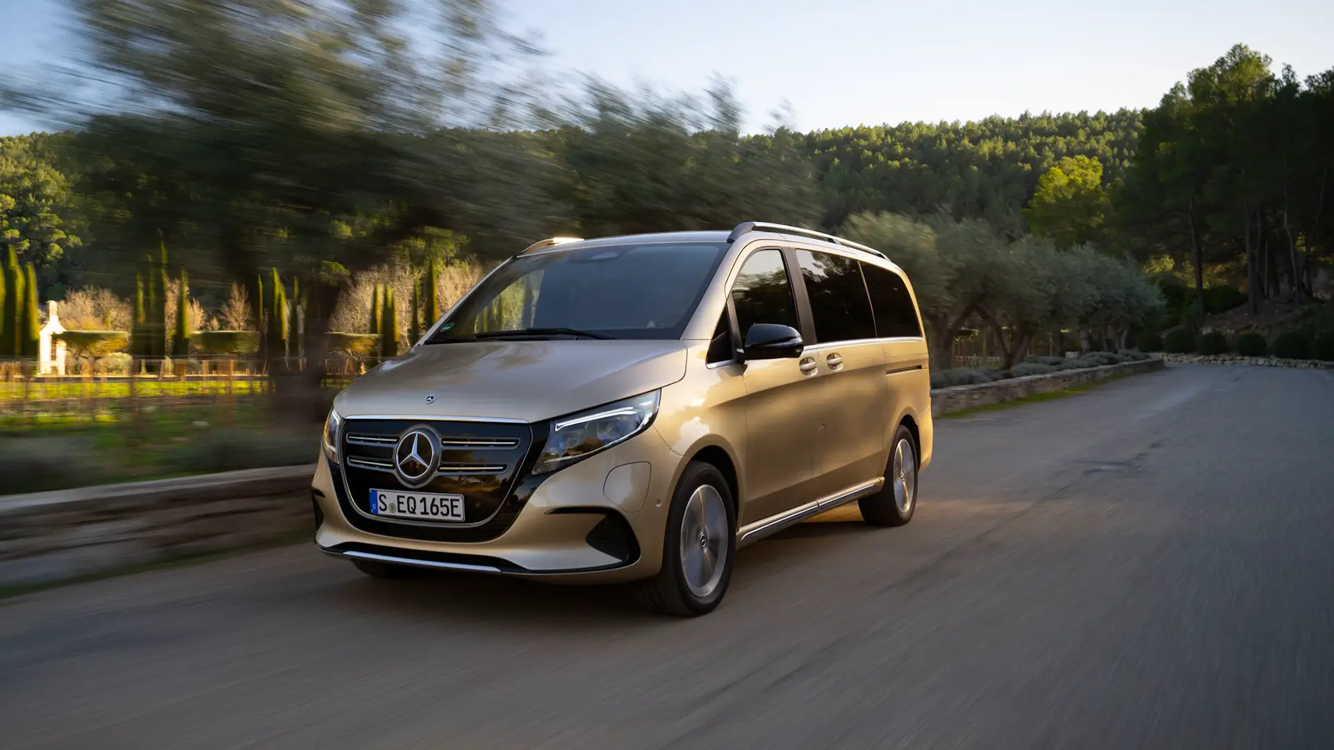 banniere-mercedes-eqv.webp