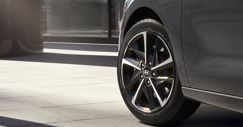 BPM Cars Hyundai i30 fastback - Photo trois quart voiture