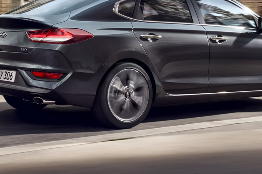 BPM Cars Hyundai i30 fastback - Photo trois quart voiture
