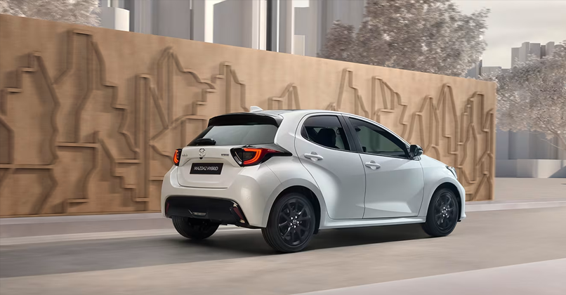 BPM Cars Mazda 2 Hybrid - Vue trois quart