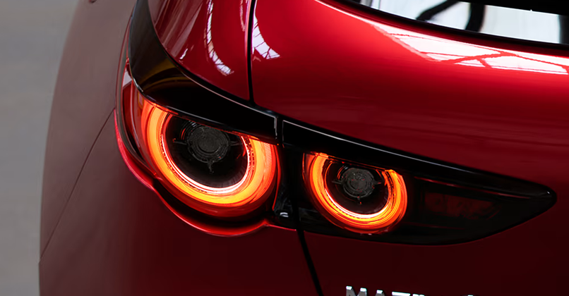 BPM Cars Mazda 3 Hatchback - Vue phare