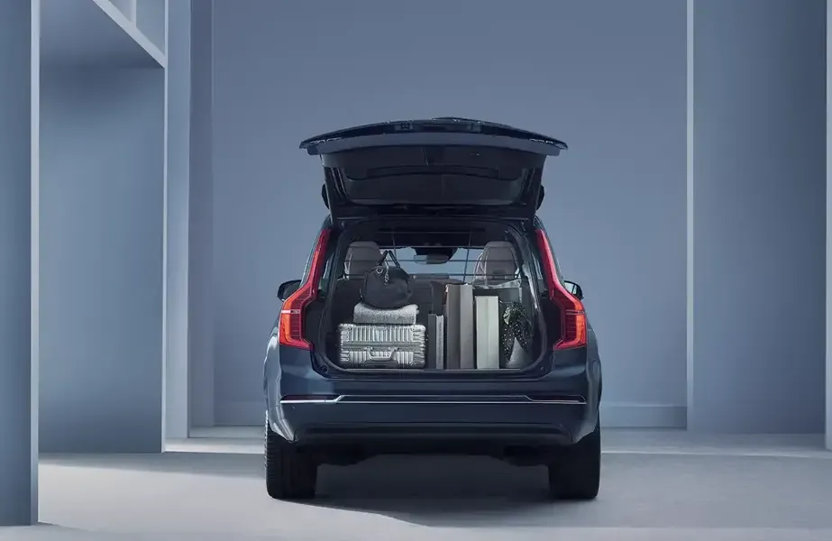 BPM-cars-ch Volvo XC90 Recharge vue coffre ouvert
