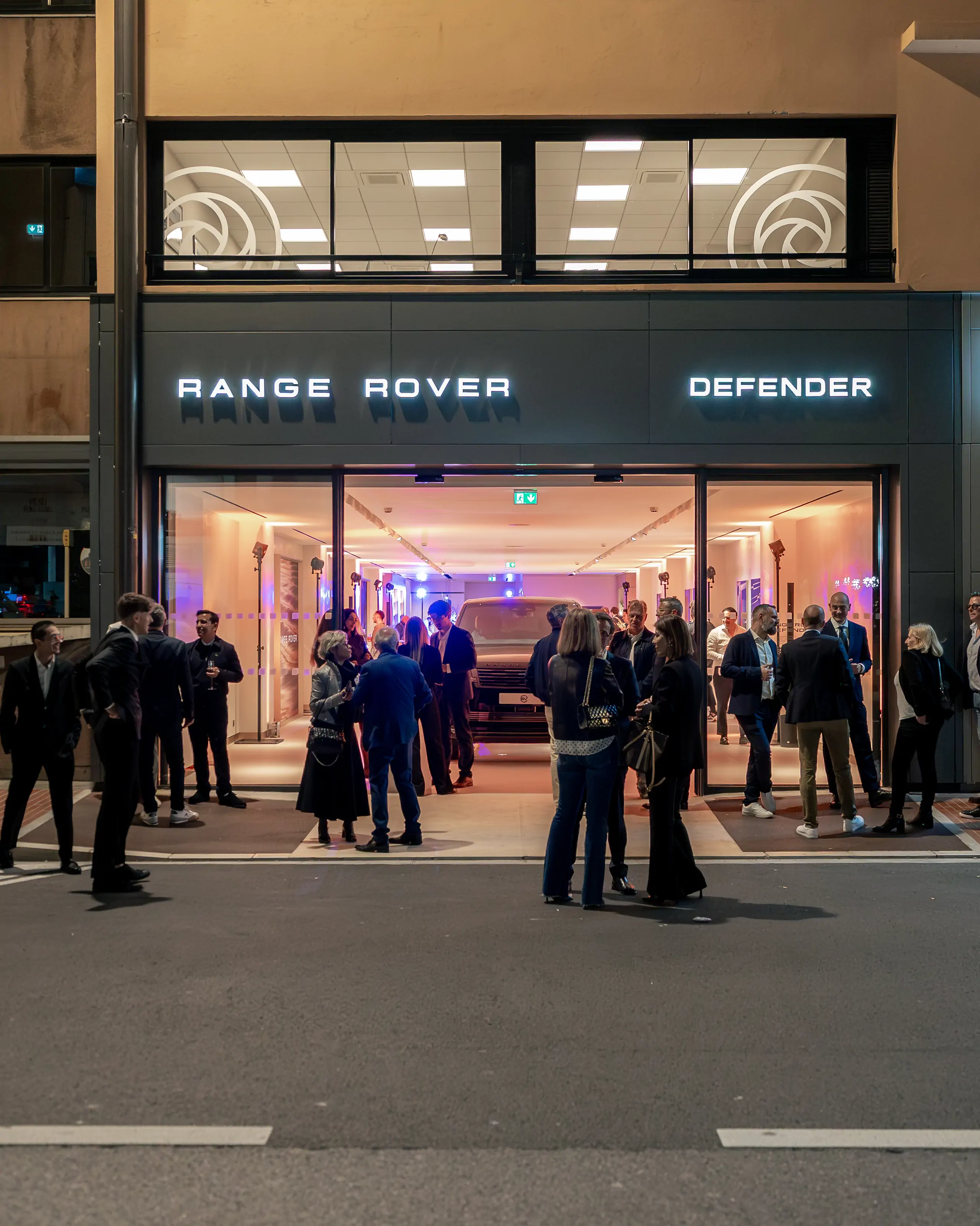 Ouverture du nouveau Showroom Range Rover DEFENDER & Jaguar 9 avril 