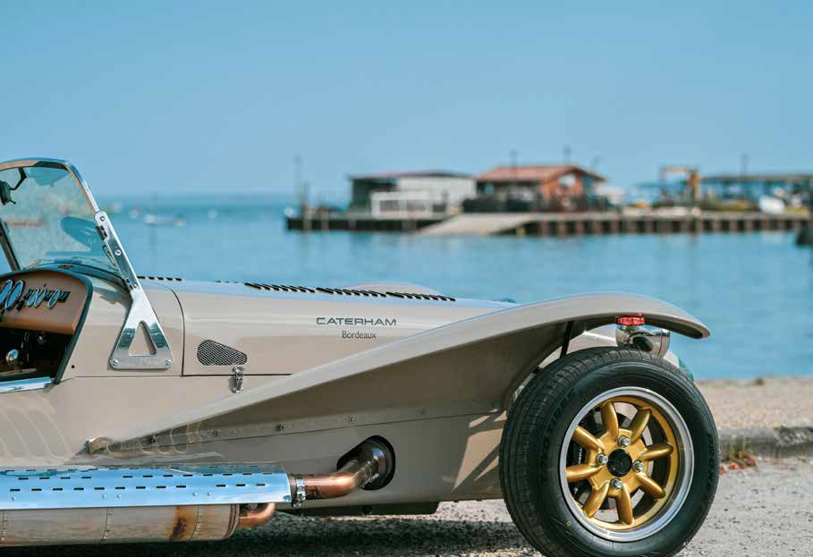 Caterham Super Seven 2000 : l'éloge de la légèreté sur les côtes d'Aquitaine