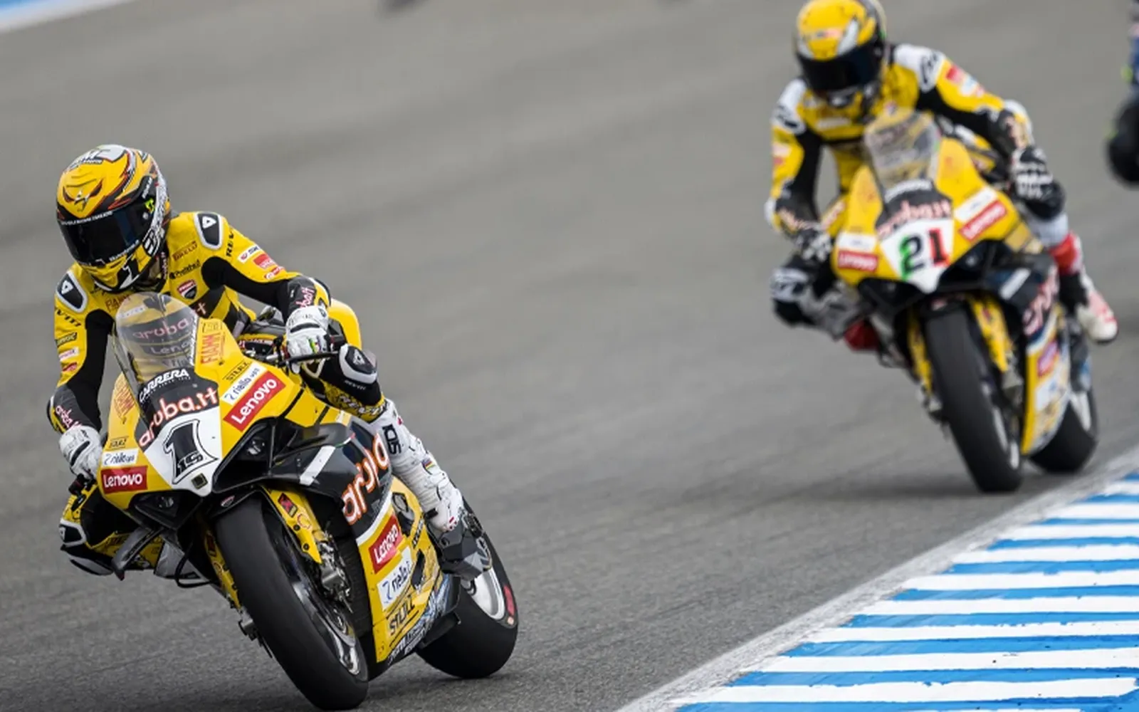 Ducati_Panigale_Racing_Season_gallery_02_906x510_04_1520290246.webp