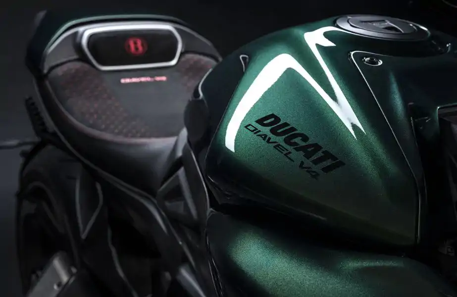 BPM Moto - Diavel for Bentley - Vue trois quart réservoir et selle