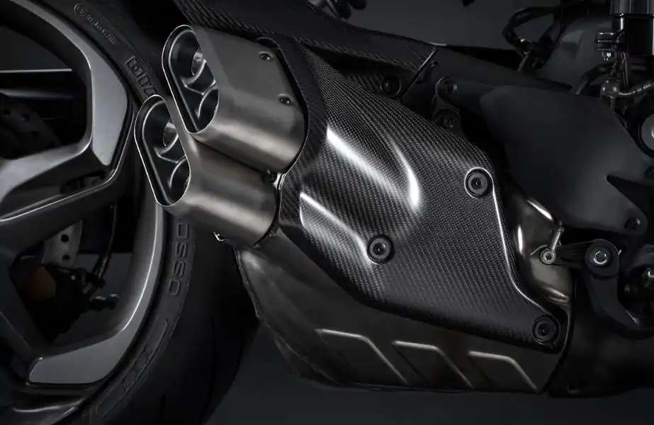 BPM Moto - Diavel for Bentley - Vue pots d'echapement 