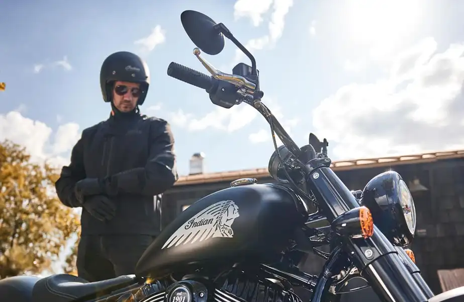 BPM Moto - Indian Cruiser Sport Chief Bobber Dark Horse vue profil zoom