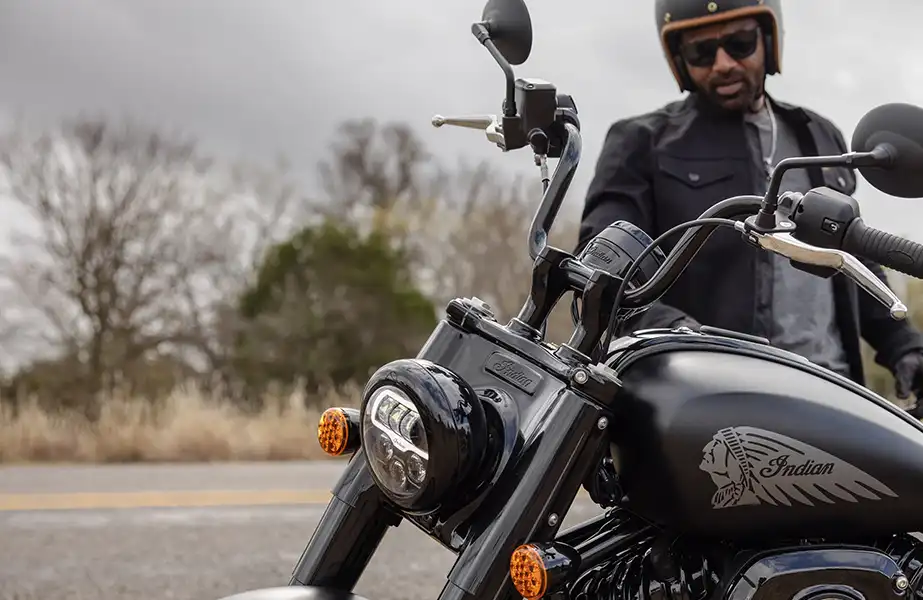 BPM Moto - Indian Cruiser Sport Chief Bobber Dark Horse vue avant