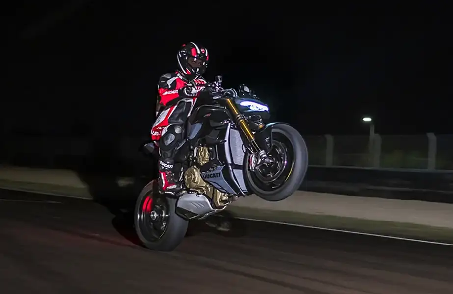 BPM Motorbike - Ducati Streetfighter V4 S vue profil figure
