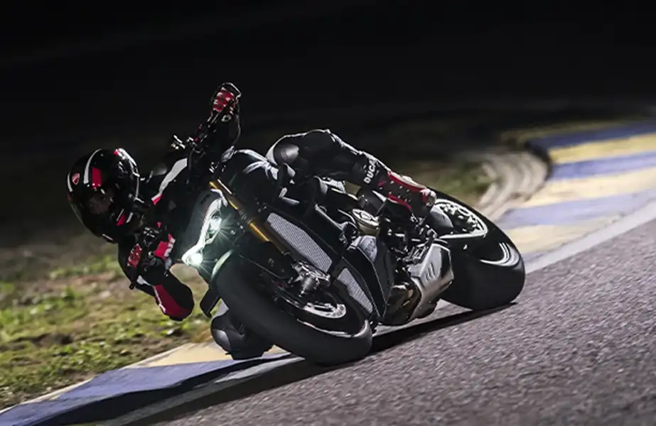 BPM Motorbike - Ducati Streetfighter V4 S vue profil
