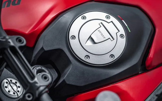 BPM-Moto - Ducati Hypermotard 950 RVE - Vue réservoir