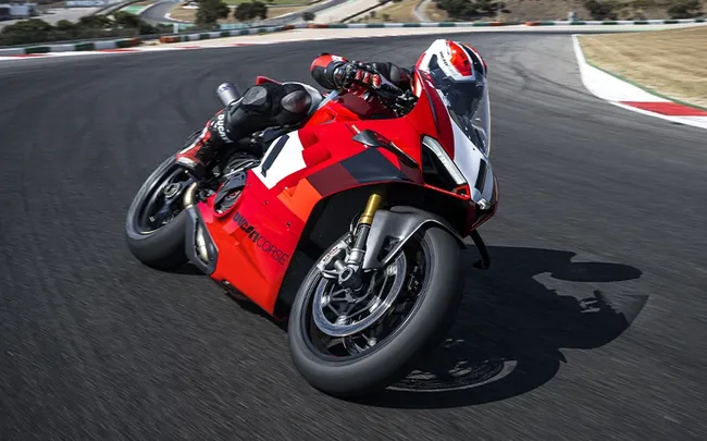 BPM Moto - Ducati Panigale V4 R vue virage