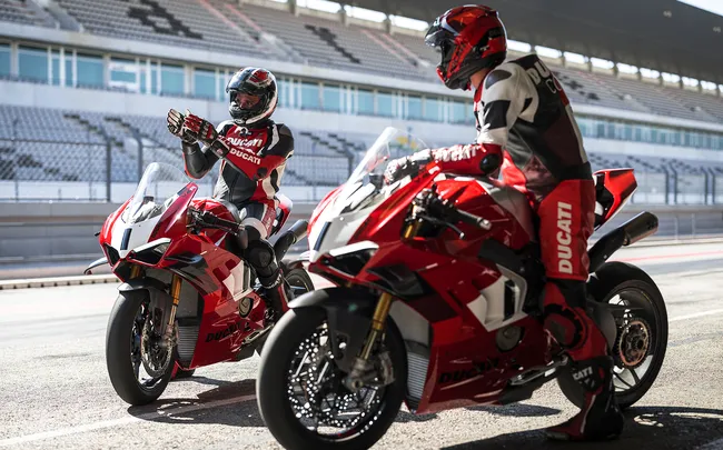 BPM Moto - Ducati Panigale V4 R vue stand