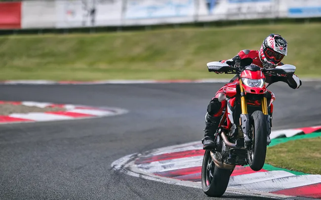 BPM-Moto - Ducati Hypermotard 950 RVE - Vue roue levée