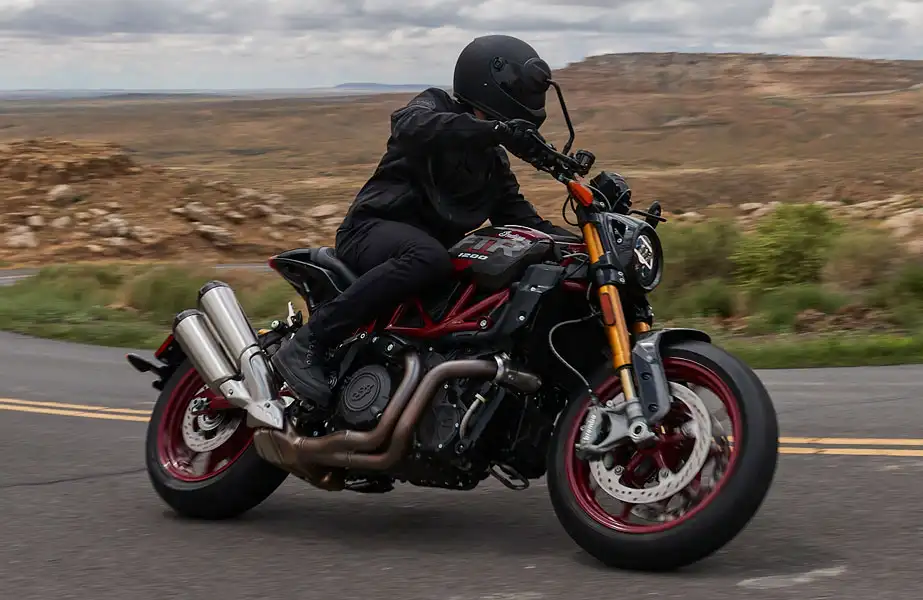 BPM Moto - Indian FTR R Carbon vue route