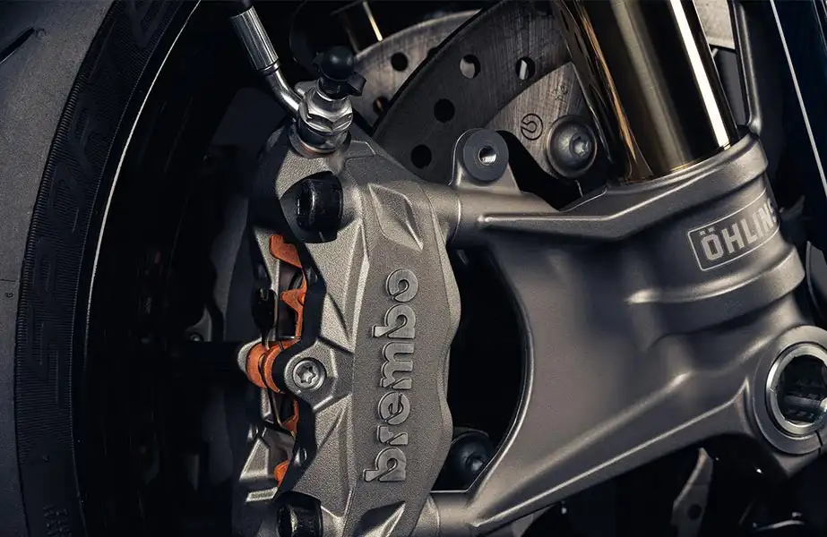 BPM Moto - Indian FTR 100% R Carbon vue pneu