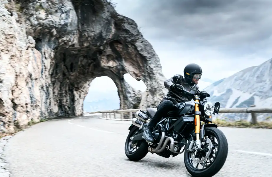 BPM Motorbike - Ducati Dark pro vue profil