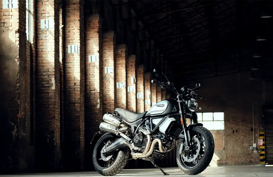 BPM Motorbike - Ducati Dark pro vue profil droit