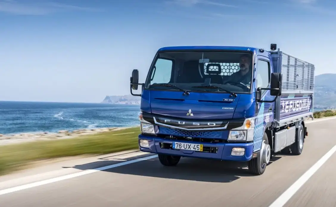 Banniere Fuso Canter 3,5 Tonnes