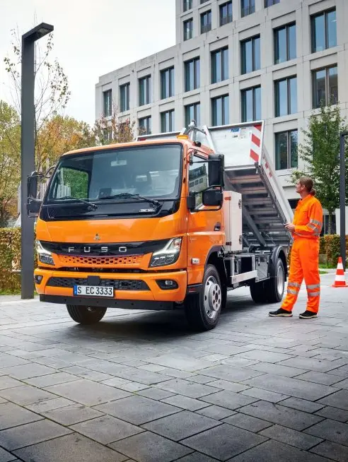 Bpm Pro - Fuso eCanter 4.25 T vue trois quart action