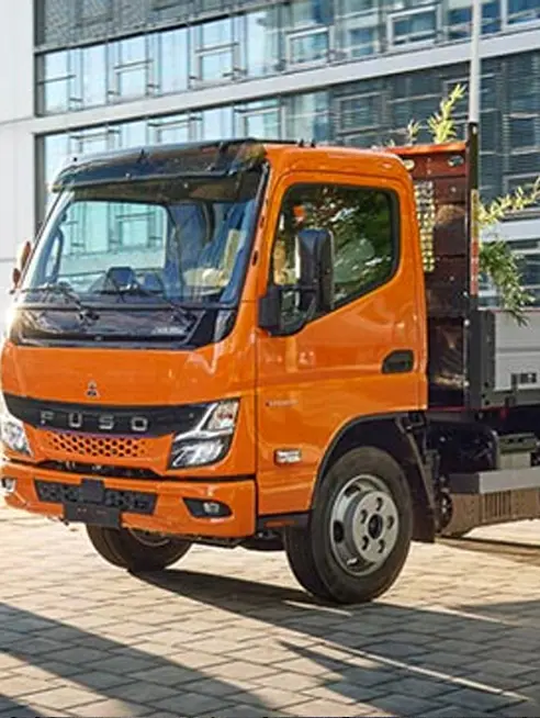 Bpm Pro - Fuso eCanter 4.25 T vue trois quart avant gauche